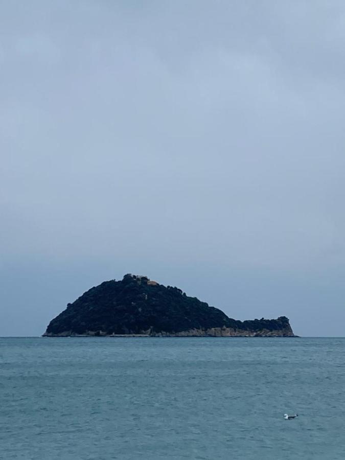 Appartamento Vista Mare Albenga Bagian luar foto