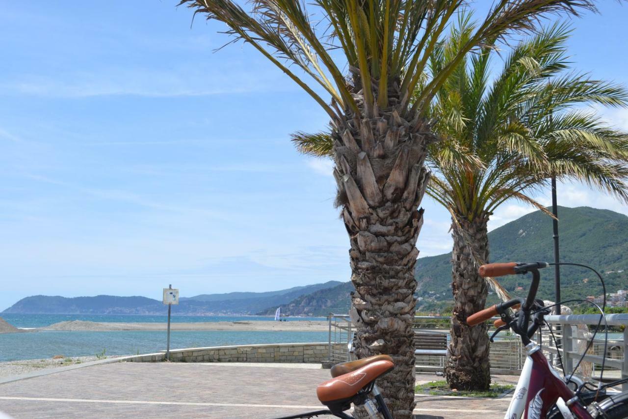 Appartamento Vista Mare Albenga Bagian luar foto