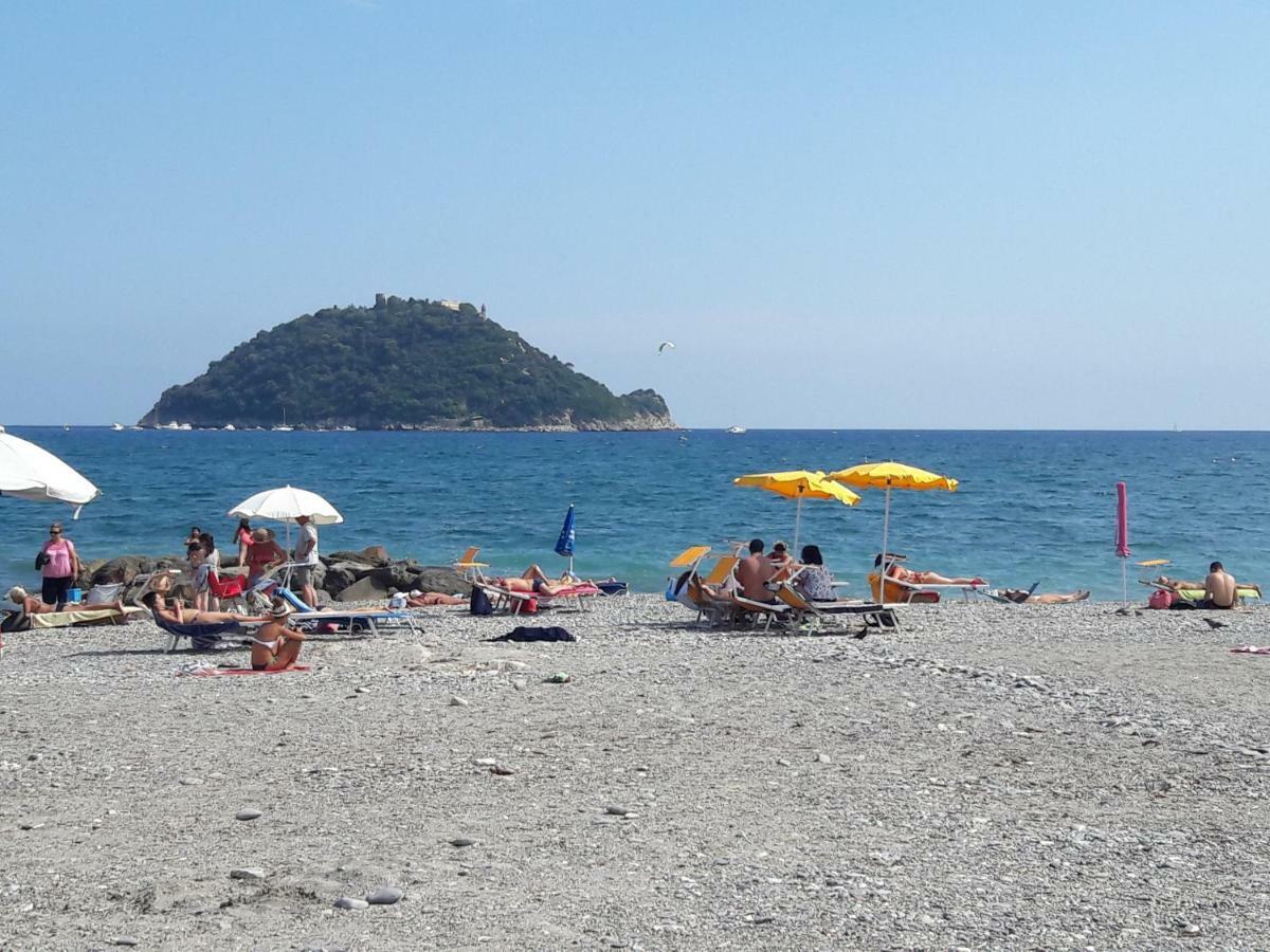 Appartamento Vista Mare Albenga Bagian luar foto