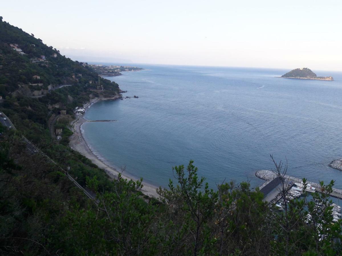 Appartamento Vista Mare Albenga Bagian luar foto